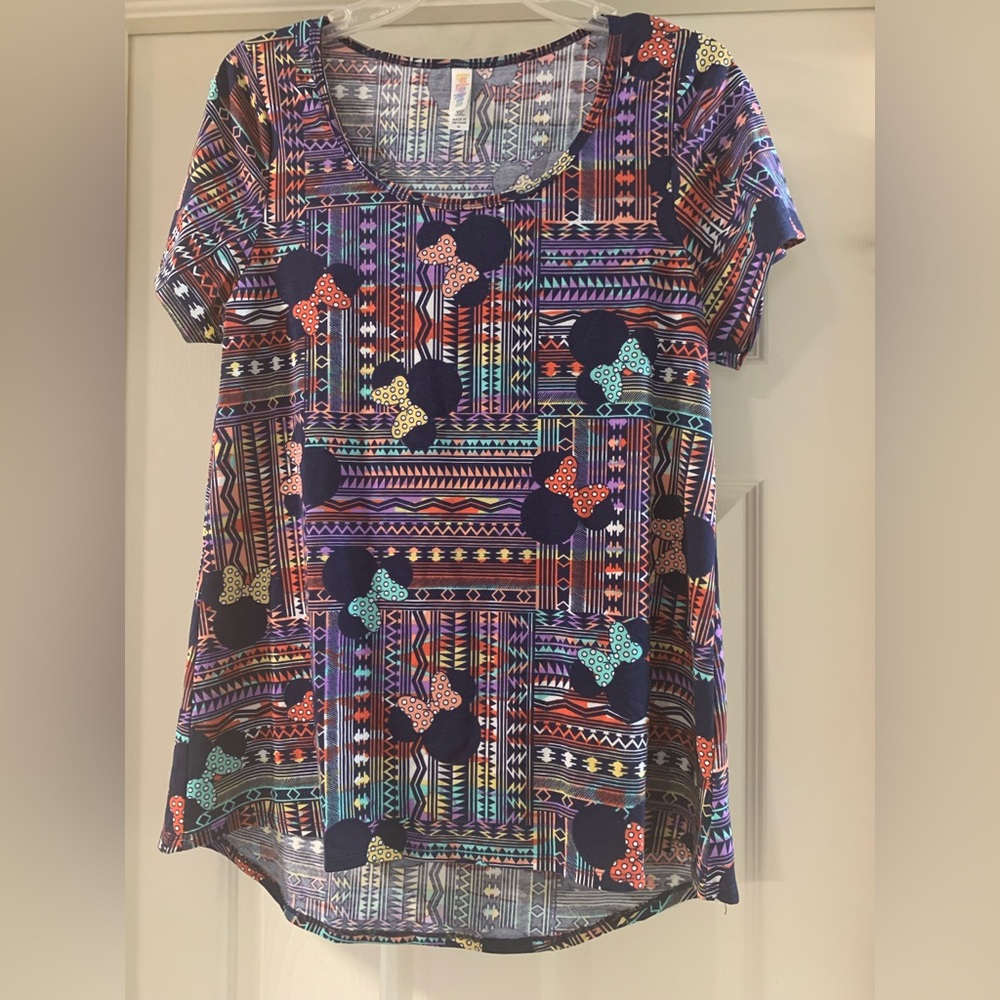 Lularoe Minnie Mouse classic tee. Perfect for Disney